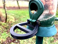 Bird feeder landing pad replacement by Hvmhvm