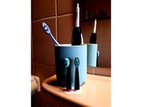 Toothbrush Holder by schdief