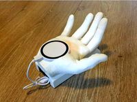 Qi Charger Hand by morsm