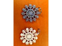 Snowflake keychain by papacachalot