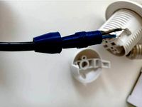 Strain Relief Wire Clamp for E27 Lamp Base with M10 thread by baylennow