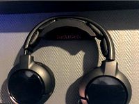 Headset Wall Hanger by dainnsto