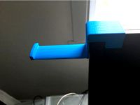 Headphone Monitor Hanger by efpi