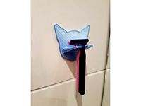 Cat shaped razor holder by Eekhoofd