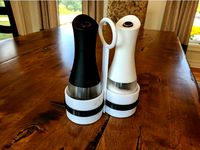 Salt and peppermill holder by aJayM