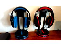 Headphone Stand by Riven02