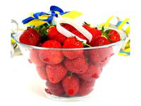 Strawberry Stem Remover- Midsommar Edition by ZYYX3DPrinter