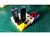 USB holder with latch by tea988