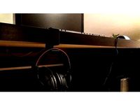 Headphones hanger for Malm desktop (Ikea) / Soporte de auriculares para escritorio Malm (Ikea) by itziko