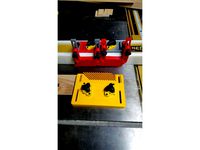 Mini featherboard with extra long mounting slots by InfinityFrog