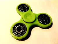 Fidget Spinner with Panda / Kiwi caps by emdzej