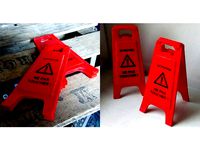 Wet floor Pancarte "Ne pas toucher!" by JonathanI