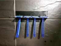 Razors holder by luismatias