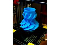 UV Vase by squiqui
