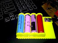 18650 Charger - 4x Batteries by Ronahut