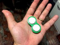 fidget spinner for people with short fingers by heraldomedeiros