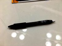 Large finger grip for Bic Gelocity pens. by gnikeimaj