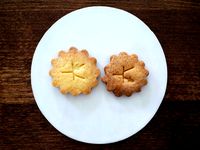 cookie stamp / circuit symbol: transistor by BreadBoardBaking