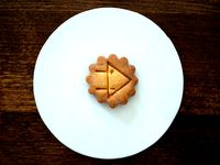 cookie stamp / circuit symbol: operational amplifier by BreadBoardBaking