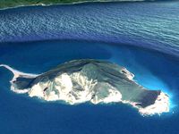 Guishan Island in Taiwan (Turtle Island) 龜山島 by xun