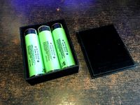 Simple 3 X 18650 Battery Case with Cover by KikiTay