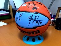Support for a signed basketball ball by mazcunan