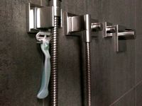 Lady shaver hanger by b2vn