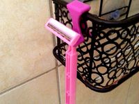 Clip On Razor Hanger by ENGinerding