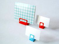 Card stand by Tosh