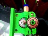 compact bowden extruder using jhead normal push-fit by Prusacaribe