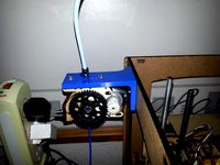Extruder-to-bowden bracket by Rushmere3D