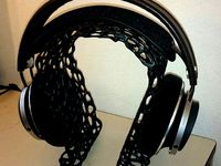 Omega Headphone stand - Voronoi style by Erikjuh