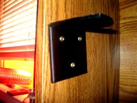 Speaker holder with rounded back by Lanctot