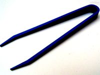 Scrap filament tweezers by daGHIZmo