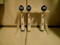 Zahnbuerstenhalter fuer Oral B / toothbrush holder for Oral B  by Steffen_Kautz
