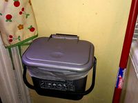 Recycling bin hook by elmuchacho