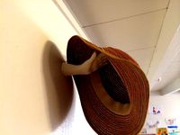 Hand hat holder by sonntagsninja