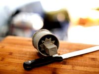 Simple Burr coffee bean grinder  by Changc22