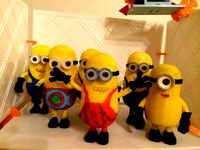 Minion with hands up by sonntagsninja