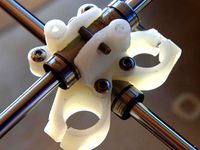 The Butterfly: lightweight and easy head mount for LM6UU crossbars (eg. Ultimaker) by MoonCactus