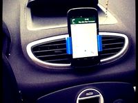 Nexus 4 (+bumper) car holder by mickouku
