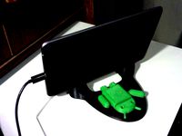 Nexus 7 Stand with Android by bobamason