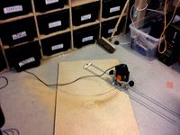 Circle Cutting Jig for plunge router by thinkl33t