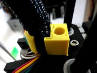 Replicator Extruder Wire Bundle Strain Relief Upgrade by GeraldO