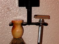 Razor / brush / blades holder by Simonious