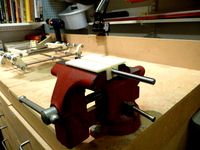Vise pad for holding 8mm threaded rod by ChatterComa