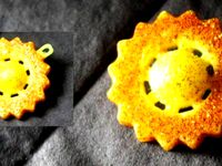 Daily earring #37: Sunny by Schorhr