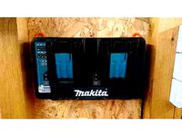 Makita DC18RD charger wall mount keyhole style by GoblinRC