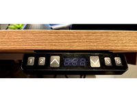 HOLA desk display mount by Ivotje