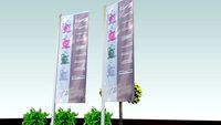 Blumen und Flaggen die zum Hotel Edelweiss gehören